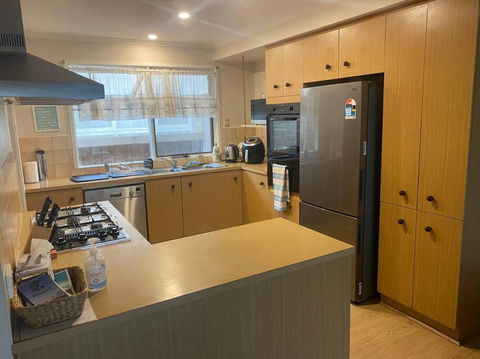 Family Home- Close To Knox City & Dandenong Ranges - Accommodation Burleigh 3