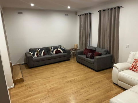 Family Home- Close To Knox City & Dandenong Ranges - Accommodation Burleigh 4