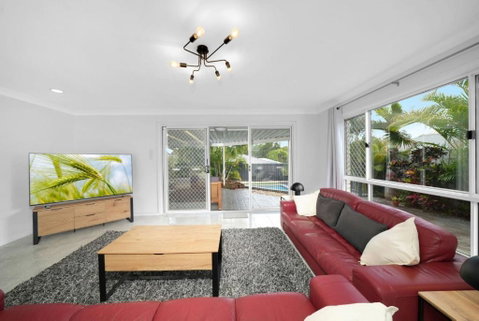 Family Escape Serene Oasis With Pool And AC - Accommodation Burleigh 1