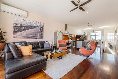 FUN&KY Parking 2 Patios WFH WiFi City Views - Accommodation Burleigh 2