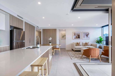 Gabba Oasis:Luxury 3BRM Apt Pool - Accommodation Burleigh 4