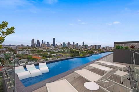 Gabba Oasis:Luxury 3BRM Apt Pool - Accommodation Burleigh 1