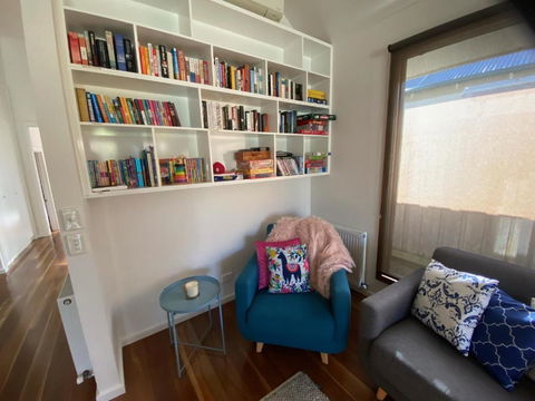 GALWAY COTTAGE - Accommodation Burleigh 2