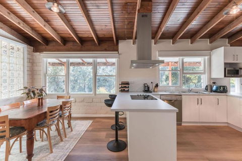 GANGURRU - Accommodation Burleigh 0