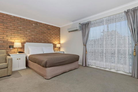 Golden Square Motor Inn - Accommodation Burleigh 4