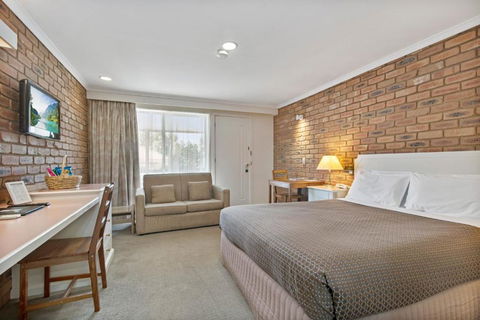 Golden Square Motor Inn - Accommodation Burleigh 1