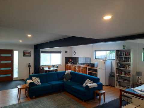 GOLDFIELDS STUDIO APARTMENT, Beaconsfield - Fully Self-contained, Air-conditioning - Accommodation Burleigh 2