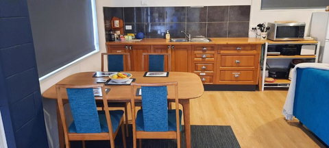 GOLDFIELDS STUDIO APARTMENT, Beaconsfield - Fully Self-contained, Air-conditioning - Accommodation Burleigh 3