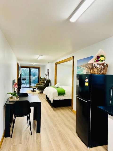 GORGE Chocolates Tiny House - Accommodation Burleigh 3
