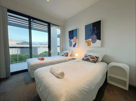 GW24-1 BATH 2 BR At The Glen With FREE Parking And Balcony - Accommodation Burleigh 1