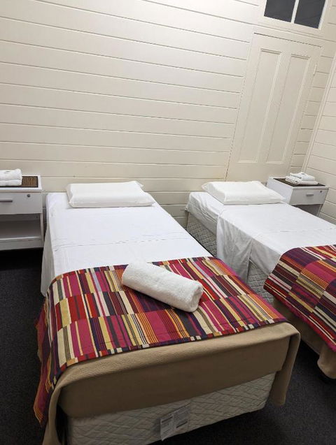GRAND CENTRAL HOTEL PROSERPINE - Accommodation Burleigh 4