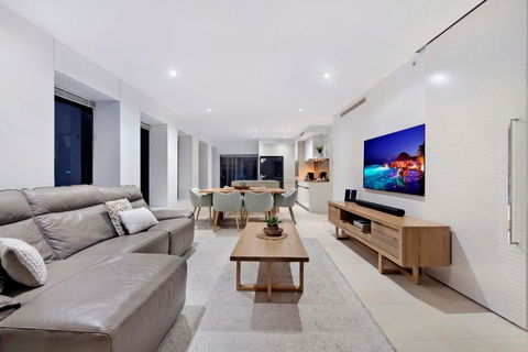 GUARANTEED OCEAN VIEW - Level 16 And Up - Soul Surfers Paradise - Self Contained &Privately Managed - Accommodation Burleigh 2