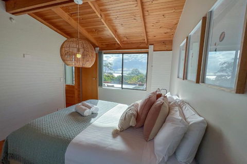 HEXAGON BEACH HOUSE Binalong Bay Of Fires Views - Accommodation Burleigh 2