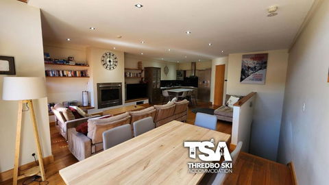 Ice Chalet 2 - Accommodation Burleigh 1