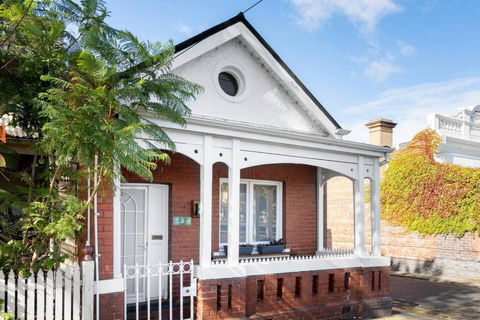 Iconic Lygon Street Home - Accommodation Burleigh 2