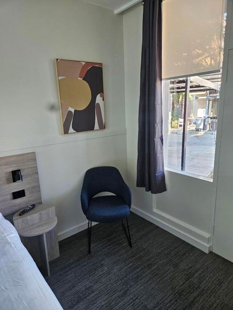 International Hotel Motel - Accommodation Burleigh 3