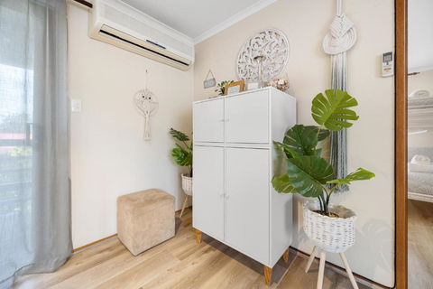 INVERLOCH - 2 Separate Houses In One! - Accommodation Burleigh 3