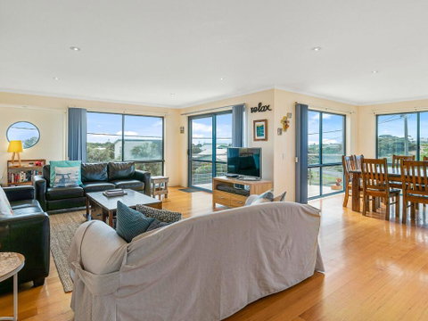 Adnajur - Accommodation Burleigh 1