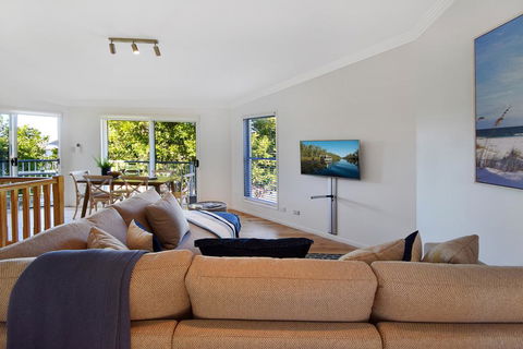 Advance Place - Accommodation Burleigh 3