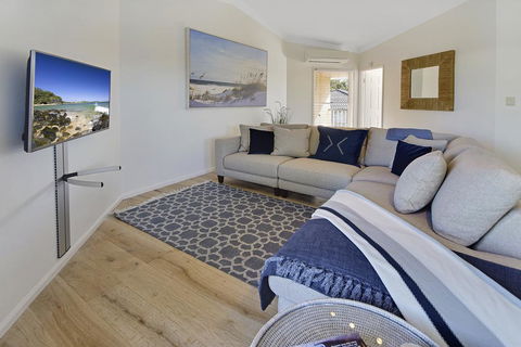 Advance Place - Accommodation Burleigh 2