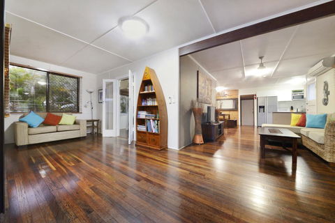 Airlie Getaway - Airlie Beach - Accommodation Burleigh 0