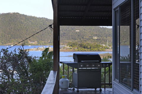 Airlie Getaway - Airlie Beach - Accommodation Burleigh 1