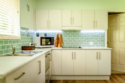 Alarks Nest Bed And Breakfast - Accommodation Burleigh 3