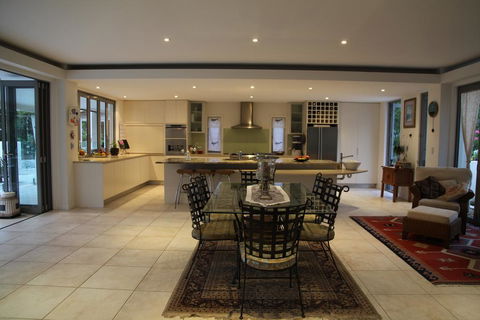 Alaya Verde Bed & Breakfast - Accommodation Burleigh 2