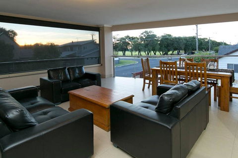 Alcedonia Retreat - Accommodation Burleigh 2