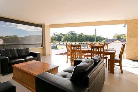 Alcedonia Retreat - Accommodation Burleigh 1