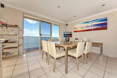 Alcheringa Unit 3 & 4, 32 Sandy Point Road - Accommodation Burleigh 3