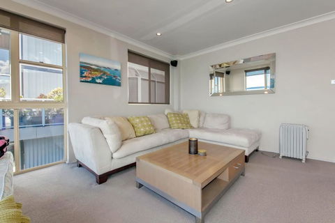 Alcheringa Unit 3 & 4, 32 Sandy Point Road - Accommodation Burleigh 1