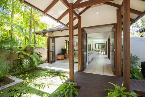 Alcove Sands - Accommodation Burleigh 0