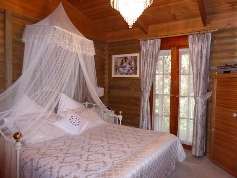Aldgate Lodge Bed & Breakfast - Accommodation Burleigh 2