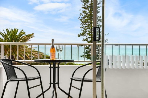 Alex Beach Apt Bilgola4 - Accommodation Burleigh 0