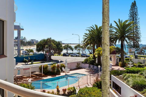 Alex Headland Beachfront - Accommodation Burleigh 3