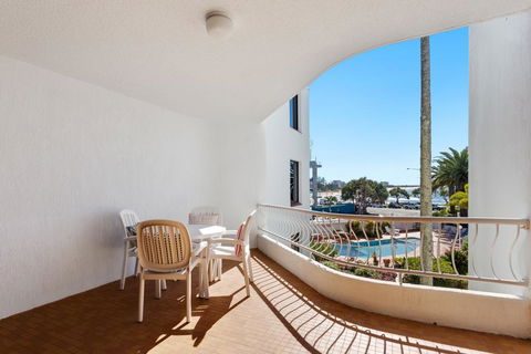 Alex Headland Beachfront - Accommodation Burleigh 2
