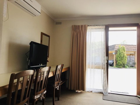 Alfred Motor Inn - Accommodation Burleigh 2