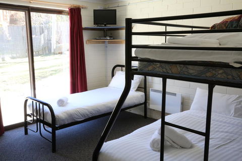 Alpha 8 - Accommodation Burleigh 2