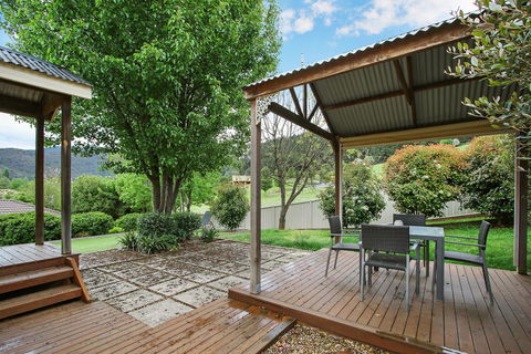 Alpine Vista - Short Walk To Town Centre - Accommodation Burleigh 1