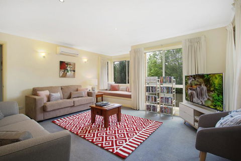 Alpine Vista - Short Walk To Town Centre - Accommodation Burleigh 3