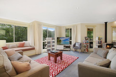 Alpine Vista - Short Walk To Town Centre - Accommodation Burleigh 0
