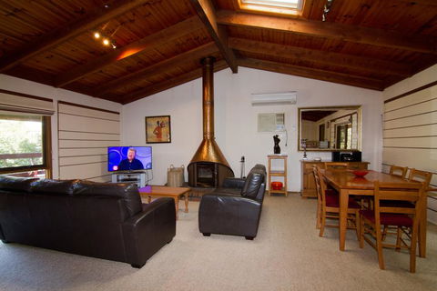 Alrima Lodge, Bright - Accommodation Burleigh 2