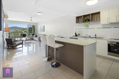 Amazing Ocean Views, Pool, Award Winning Location, Airlie Beach - Accommodation Burleigh 2