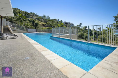Amazing Ocean Views, Pool, Award Winning Location, Airlie Beach - Accommodation Burleigh 1