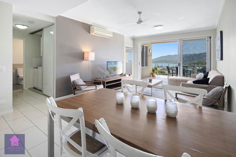 Amazing Ocean Views, Pool, Award Winning Location, Airlie Beach - Accommodation Burleigh 0
