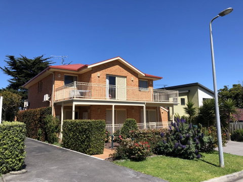 Angela's Beach Stays - Accommodation Burleigh 1
