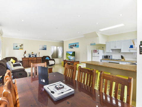 Anne's Beach Getaway - Accommodation Burleigh 1