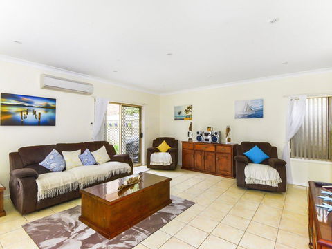 Anne's Beach Getaway - Accommodation Burleigh 2