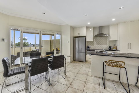 Apartment On Lake Terrace - Accommodation Burleigh 1